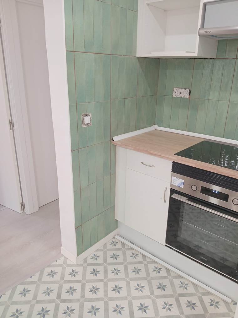 Cocina durante la reforma en un piso de Madrid